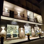 Tea Deluxe - 3*